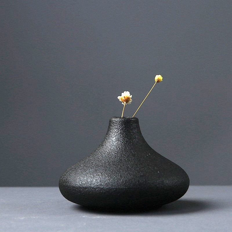 Hot Selling New Black Ceramic Flower Arrangement Small Vase Home Decoration Small Vase Tabletop Ornament Crafts