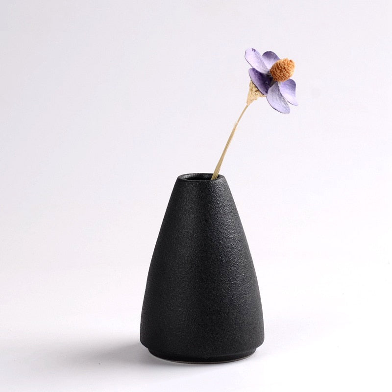 Hot Selling New Black Ceramic Flower Arrangement Small Vase Home Decoration Small Vase Tabletop Ornament Crafts